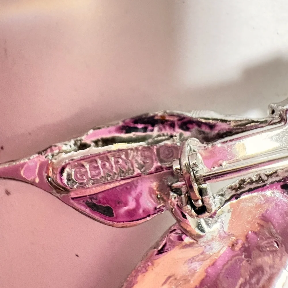 Vintage Gerry’s Silver tone Ribbon Brooch with textured pattern